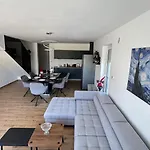 Amulet - Spacious 3br Near Cave *