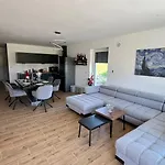 Amulet - Spacious 3br Near Cave Accommodatie bij particulieren *