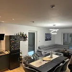 Amulet - Spacious 3br Near Cave Accommodatie bij particulieren