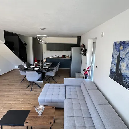 Amulet - Spacious 3br Near Cave *