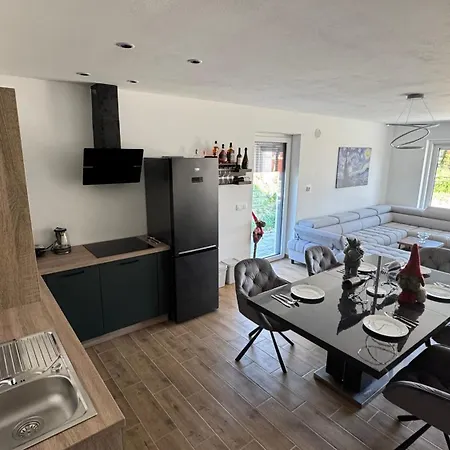 Amulet - Spacious 3br Near Cave 波斯托伊纳
