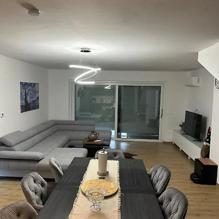 民宿 Amulet - Spacious 3br Near Cave 波斯托伊纳