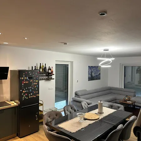 Amulet - Spacious 3br Near Cave 民宿