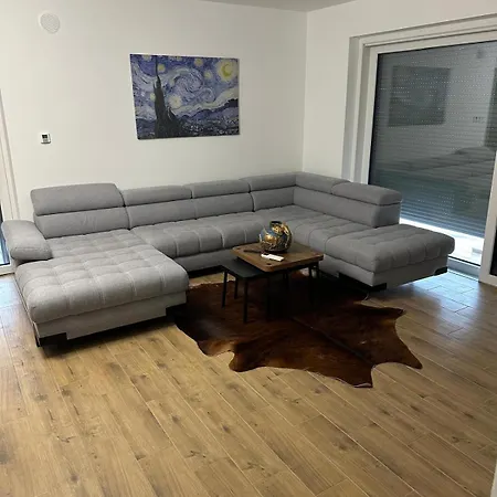 Amulet - Spacious 3br Near Cave * 波斯托伊纳